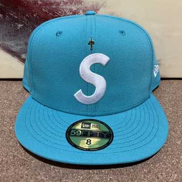 応援グッズ Supreme Gold Cross S Logo New Era Teal 2 Supreme × New Era - 59fifty Gold Cross S Logo TEAL