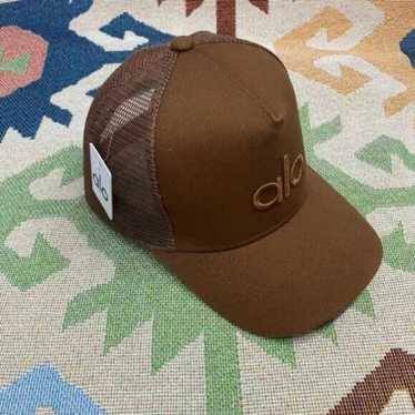 ★alo★ District Trucker Hat ベージュ District Trucker Hat - Gravel | ALO