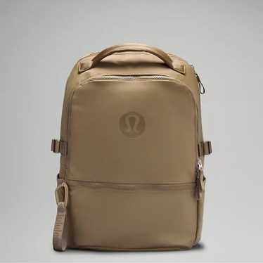 ルルレモン　New Crew Backpack 22L　ベージュ lululemon New Crew Backpack 22L Review | Pack Hacker