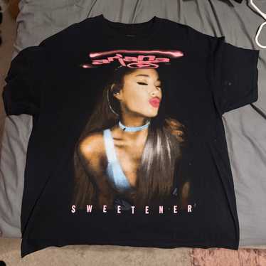 希少　アリアナ・グランデ　SWEETENER WORLD TOUR TEE Ariana Grande Sweetener World Tour 2019 Black T-Shirt
