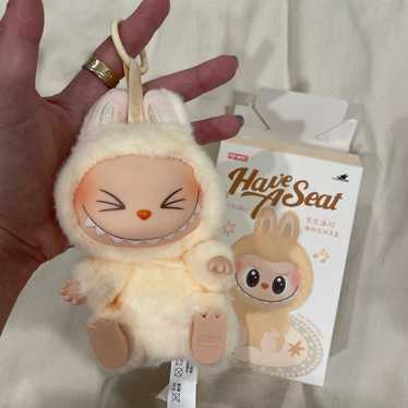 LABUBU Have A Seatシリーズ　SISI Pop Mart Labubu The Monsters Have a Seat SISI Vinyl Plush - US