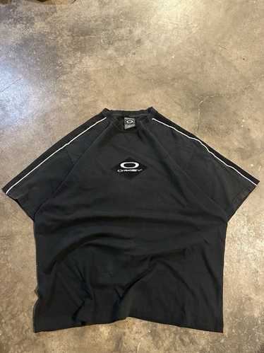 ドスペ　00s Vintage Oakley T-Shirt 3D Print 00s Vintage Oakley T-Shirt 3D Print - StreetStyler