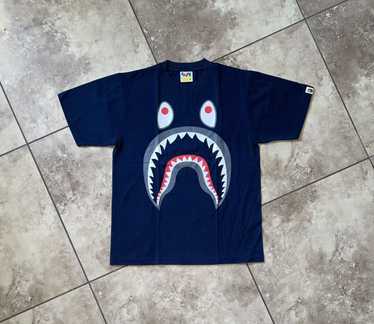 $588 ファッション Bape x PSG Shark Tee ネイビー $588 ファッション Bape x PSG Shark Tee ネイビー