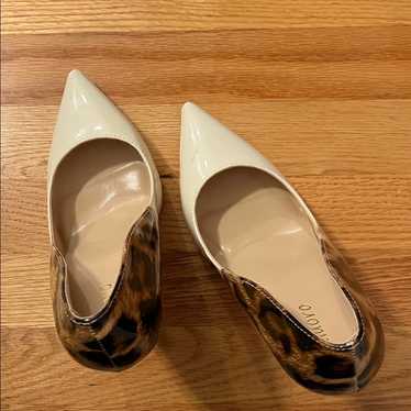 Source Unknown Cream And Leopard Print Flats - image 1