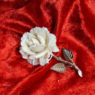Source Unknown Cream Rose Brooch With Silver Leav… - image 1