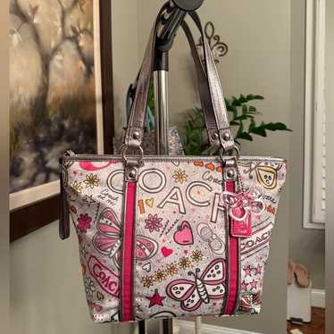 バッグ Coach Poppy Patchwork Butterfly Toto Bag Coach Poppy Patchwork Butterfly Toto Bag - メルカリ