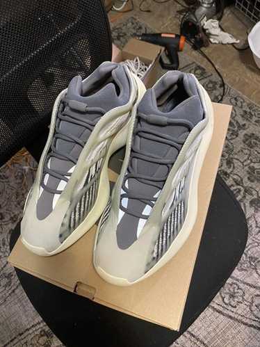yeezy boost 700 v3 fade salt - Gem
