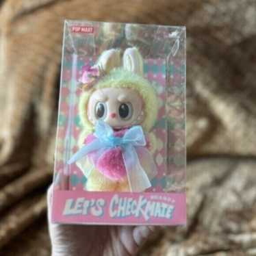 ラブブ | POP MART LET'S CHECKMATE イエロー POP MART LET'S CHECKMATE Labubu Yellow Pink Plush Vinyl