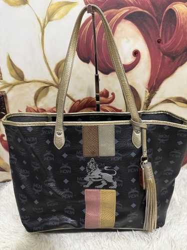 小物 MCM Visetos Princess Lion Leather MCM Black Visetos Lion Princess Leather Tote Bag Multiple