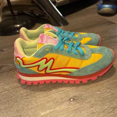 THE JOGGER MARC JACOBS スニーカー 36 黒/ピンク/黄 MARC JACOBS（マークジェイコブス）の「THE JOGGER/ザ ジョガー