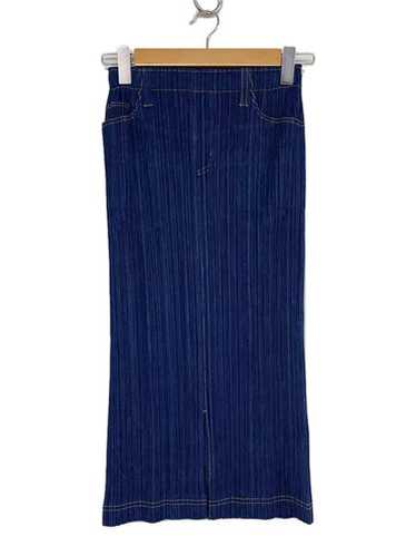 プリーツプリーズ 限定  デニム TRAIL DENIMスカート アイテムのご紹介「TRAIL DENIM」 – isseymiyake.com