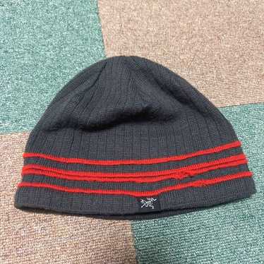 ARC’TERYX CLASSIC BEANIE navy Y2K ARC'TERYX CLASSIC BEANIE navy Y2K Arcteryx knit beanie - Gem