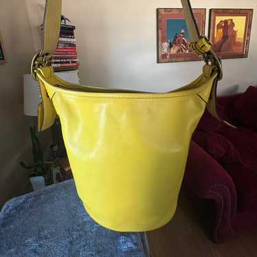 バッグ Rare Color Vintage Coach Yellow Day Pack COACH Vintage Scooter Bag in RARE Yellow Colour Leather