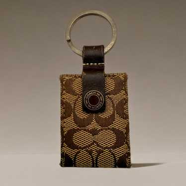 Coach brown photo key - Gem
