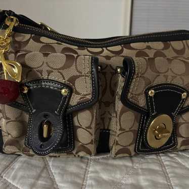 Coach legacy turn lock - Gem