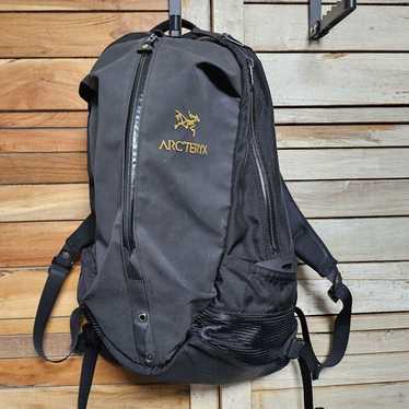 希少 アークテリクス アロー22 ARC'TERYX Arro 22 CLOUD Arro 22 Backpack #Cloud [X00000796903]｜ARC'TERYX – moderate