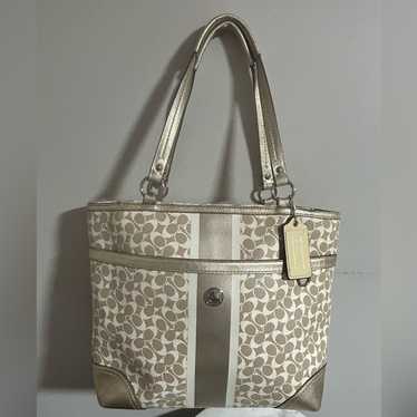 バッグ Coach Chelsea Signature Legacy Tote Bag Coach Chelsea Champlain Animation Tattoo Roses f76778
