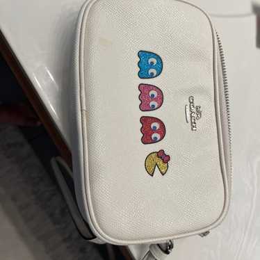 COACH×Pacman COACH ロゴ入り ボディバッグ F10002 COACH×Pacman COACH ロゴ入り ボディバッグ F10002