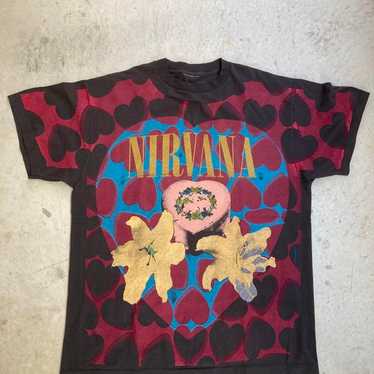 【©️1993】NIRVANA HEART-SHAPED BOX バンドT 1993 Nirvana Heart Shaped Box All Over Print Shirt – WyCo