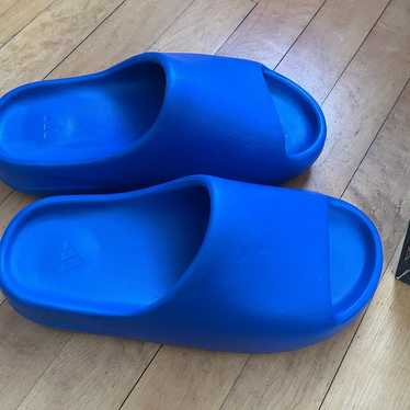 ADIDAS YEEZY SLIDE ブルー 10 Amazon.com | adidas Yeezy Slide 'Azure' | Sport Sandals & Slides