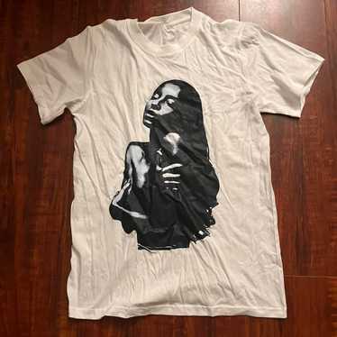 Sade white graphic - Gem