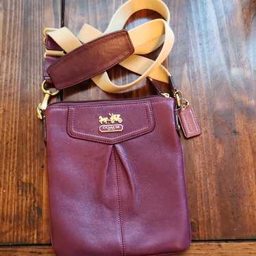 バッグ Vintage Coach Mini Bag in Purple Leather Coach Mini Wavy Dinky Bag with Crossbody Strap in Crinkled