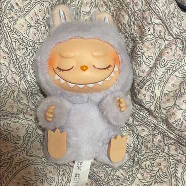 Zizi have a seat - Gem