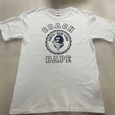 BAPE x COACH コラボ Tシャツ ブラック/ホワイト BAPE® X COACH | bape.com