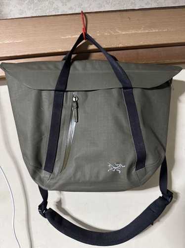 【使用済み】アークテリクス　メッセンジャーバッグ Arc'teryx メッセンジャーバッグ - メルカリ