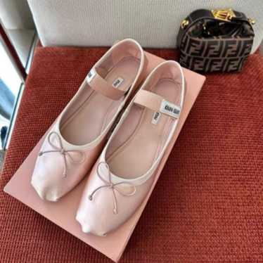 靴 00s Miu Miu flat shoes with beading 00s Miu Miu flat shoes with beading Miu Miu Flats - Etsy Canada
