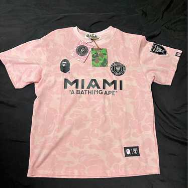 お*読様 A Bathing Ape Miami Tシャツ ピンク お*読様 A Bathing Ape Miami Tシャツ ピンク Bape x Inter Miami CF