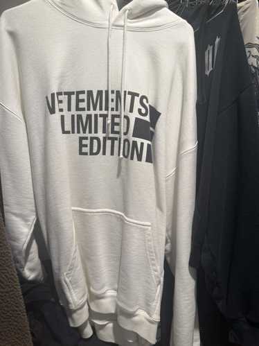 トップス VETEMENTS 23AW LIMITED EDITION HOODIE VETEMENTS Black 'Limited Edition' Hoodie Vetements