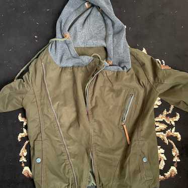 HERMES ジップアップジャケット カーキ ギャラリー：色彩＆素材の妙が冴えるエルメス──特集：2025年春