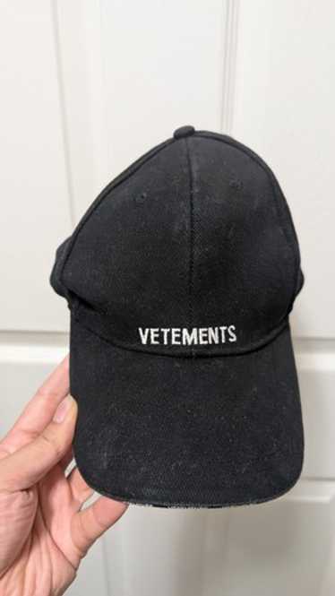 最終特価　VETEMENTS ICONIC LOGO CAP Iconic Logo Cap in Black – SVRN
