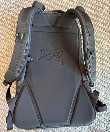 希少 アークテリクス Arro 22 Stealth Black 廃盤 希少 アークテリクス Arro 22 Stealth Black 廃盤 - メルカリ