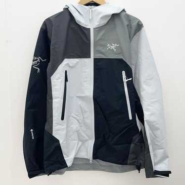 ARC’TERYX Bata Jacket BEAMS Arc'teryx x BEAMS Beta Jacket Dimensions - SS22 - US