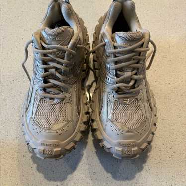 未使用 BALENCIAGA Defender スニーカー 42 Yahoo!オークション -「balenciaga defender」の落札相場・落札価格