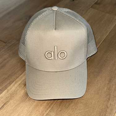 ★alo★ District Trucker Hat ベージュ District Trucker Hat - Gravel | ALO