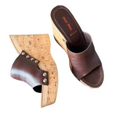 靴 Miu Miu Leather Mules Miu Miu Patent leather mules – DXB Shop