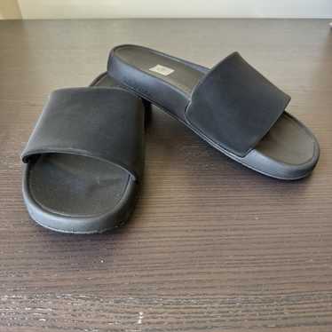 日本未発売Lululemon Restfeel Slide ブラック 10 US Lululemon Restfeel Womens Slide - Black / Graphite Grey