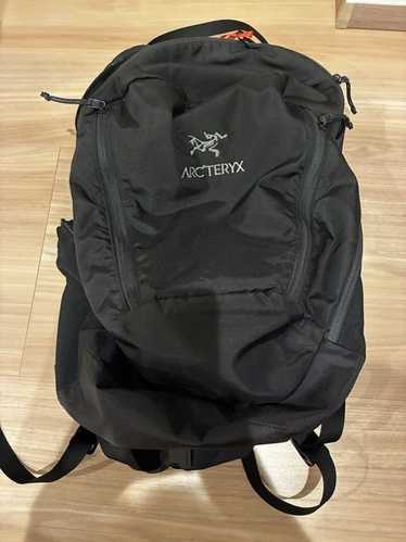 ARC'TERYX MANTIS 26 BACKPACK ブラック Arc'teryx Men's Mantis 26 Backpack in Black Arc'teryx