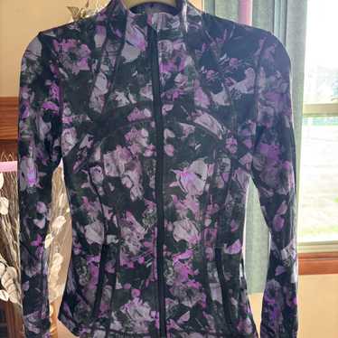 美品 Lululemon Difine ジャケット サイズ4 花柄　シースルー 美品 Lululemon Difine ジャケット サイズ4 花柄 シースルー