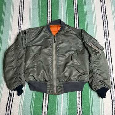 【VINTAGE】80〜90s made in USA MA-1 Vintage 80s Alpha Industries MA-1 Bomber Jacket: Embroidered