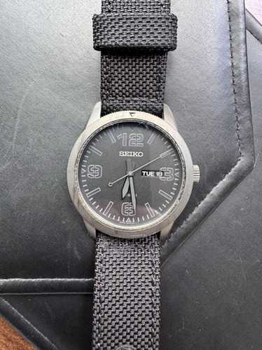 SEIKO セイコー SOLAR 100M V158-0AR0 ソーラー 腕時計 N Mint] Men's Seiko Solar Watch Day and Date Water Resistant