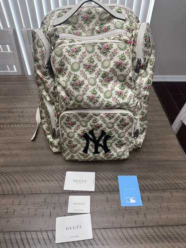GUCCI NY Yankees ロゴバックパック GUCCI X MLB Satin Floral Print NY Yankees Patch Backpack