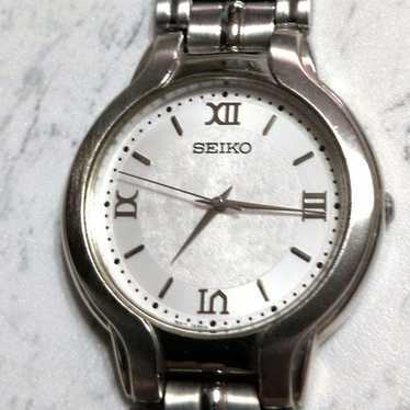 R7-3597 SEIKO V701-5E10　クォーツ 腕時計 ホワイト R7-3597 SEIKO V701-5E10 クォーツ 腕時計 ホワイト - メルカリ
