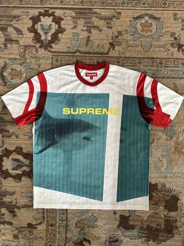 ウェア Supreme Damien Hirst Soccer Jersey Supreme Damien Hirst Soccer Jersey Black Men's - SS25 - US