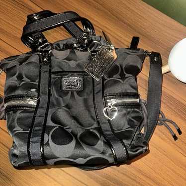 バッグ Coach Poppy Black llic Tote Bag y2k Coach poppy Black and Red Graphic Tote Bag