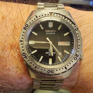 Seiko Sports 100 5H23-7010 クォーツ 腕時計 ジャンク Vintage Seiko Quartz Sports 100 Black and Gold Men's Watch