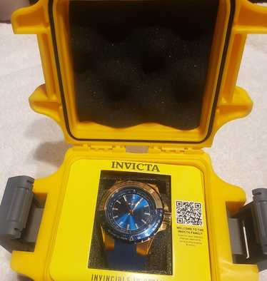 【リオデジャネイロにて購入】INVICTA ショートボード(フィン付き)　5’8 リオデジャネイロにて購入】INVICTA ショートボード(フィン付き